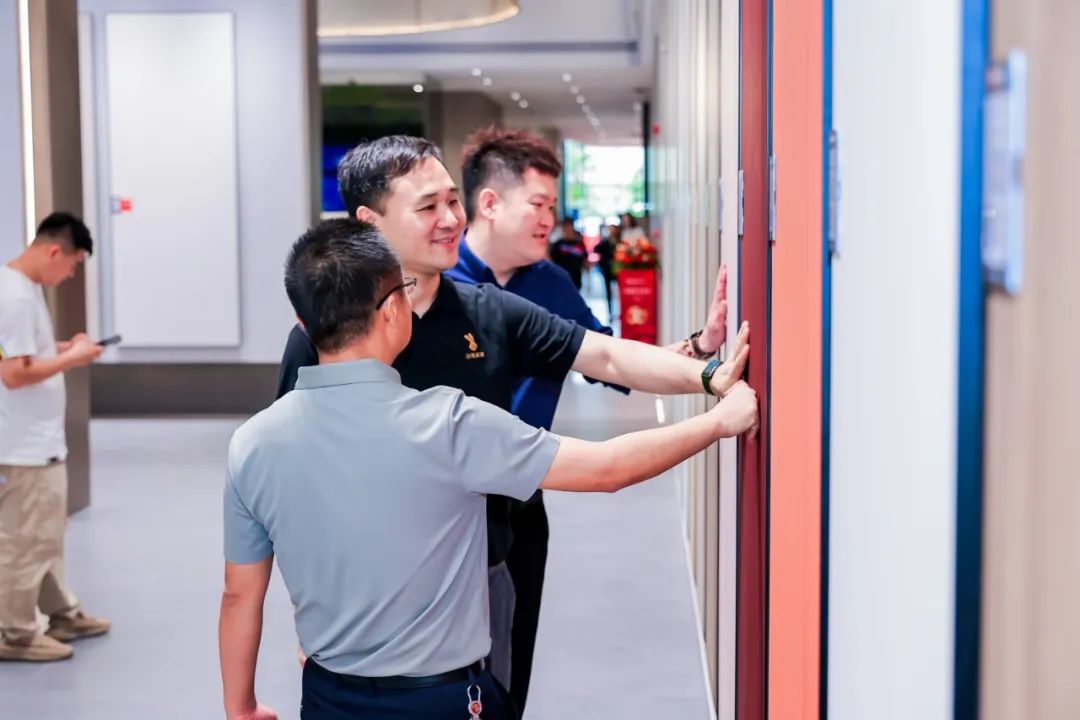 新鷹牌 創(chuàng)未來｜鷹牌新總部展廳盛大揭幕&中國瓷IP新品隆重上市！(圖13)