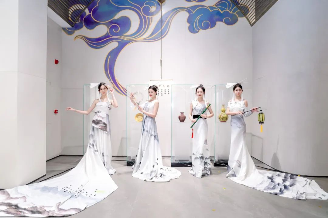 新鷹牌 創(chuàng)未來｜鷹牌新總部展廳盛大揭幕&中國瓷IP新品隆重上市！(圖24)