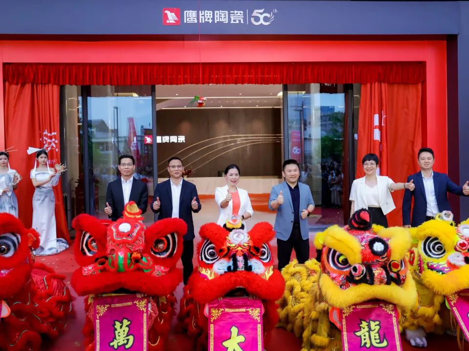 再添榮譽(yù)｜鷹牌陶瓷榮獲2024“陶瓷十大品牌”大獎(jiǎng)！(圖28)