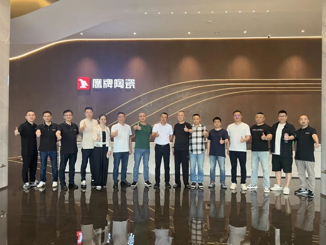 共話家居發(fā)展新趨勢|湖南千思裝飾集團張董一行蒞臨鷹牌總部參觀交流(圖13) 共話家居發(fā)展新趨勢|湖南千思裝飾集團張董一行蒞臨鷹牌總部參觀交流(圖13)