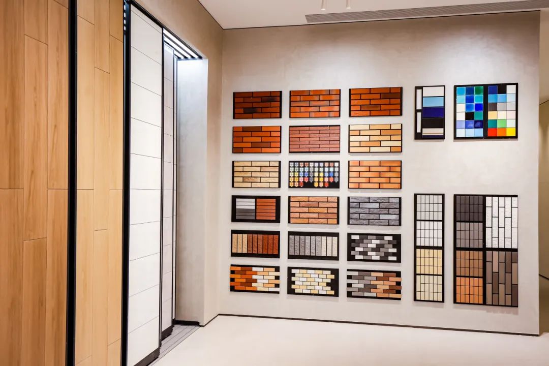 共話家居發(fā)展新趨勢|湖南千思裝飾集團張董一行蒞臨鷹牌總部參觀交流(圖11) 共話家居發(fā)展新趨勢|湖南千思裝飾集團張董一行蒞臨鷹牌總部參觀交流(圖11)