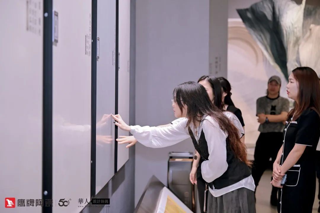 詩(shī)意風(fēng)雅“中國(guó)瓷·宋系列”鷹牌陶瓷是懂中國(guó)風(fēng)的一一設(shè)計(jì)師“國(guó)風(fēng)瓷磚產(chǎn)品”研發(fā)交流會(huì)圓滿收官(圖6) 詩(shī)意風(fēng)雅“中國(guó)瓷·宋系列”鷹牌陶瓷是懂中國(guó)風(fēng)的一一設(shè)計(jì)師“國(guó)風(fēng)瓷磚產(chǎn)品”研發(fā)交流會(huì)圓滿收官(圖6)