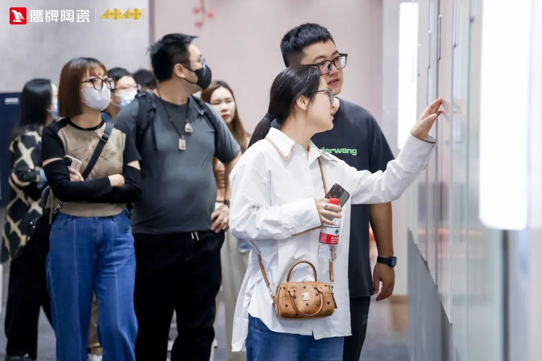 精彩綻放|一起來(lái)看2024鷹牌陶瓷&廣州設(shè)計(jì)周5大亮點(diǎn)(圖5) 精彩綻放|一起來(lái)看2024鷹牌陶瓷&廣州設(shè)計(jì)周5大亮點(diǎn)(圖5)