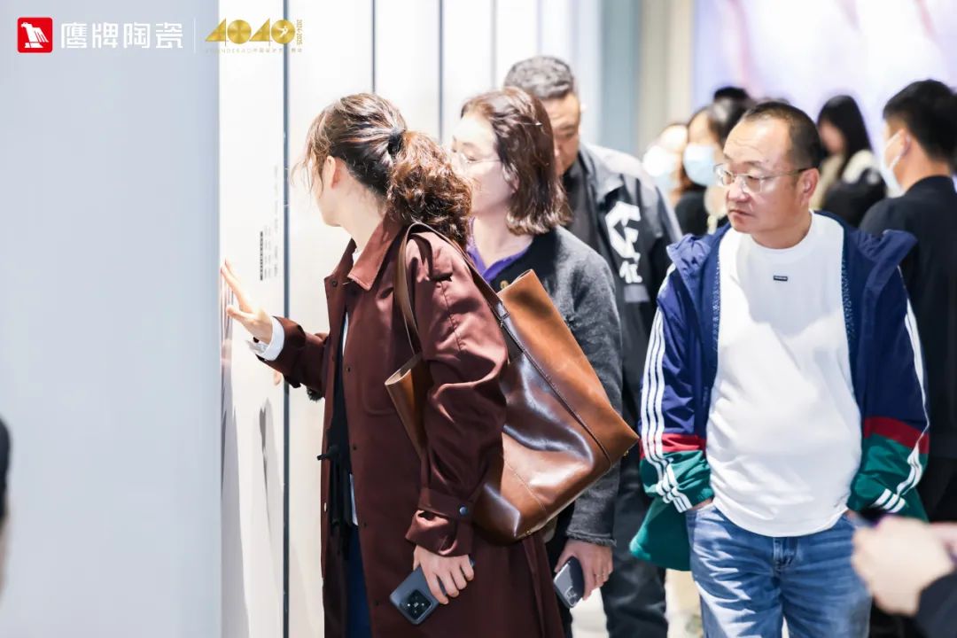 精彩綻放|一起來(lái)看2024鷹牌陶瓷&廣州設(shè)計(jì)周5大亮點(diǎn)(圖12) 精彩綻放|一起來(lái)看2024鷹牌陶瓷&廣州設(shè)計(jì)周5大亮點(diǎn)(圖12)