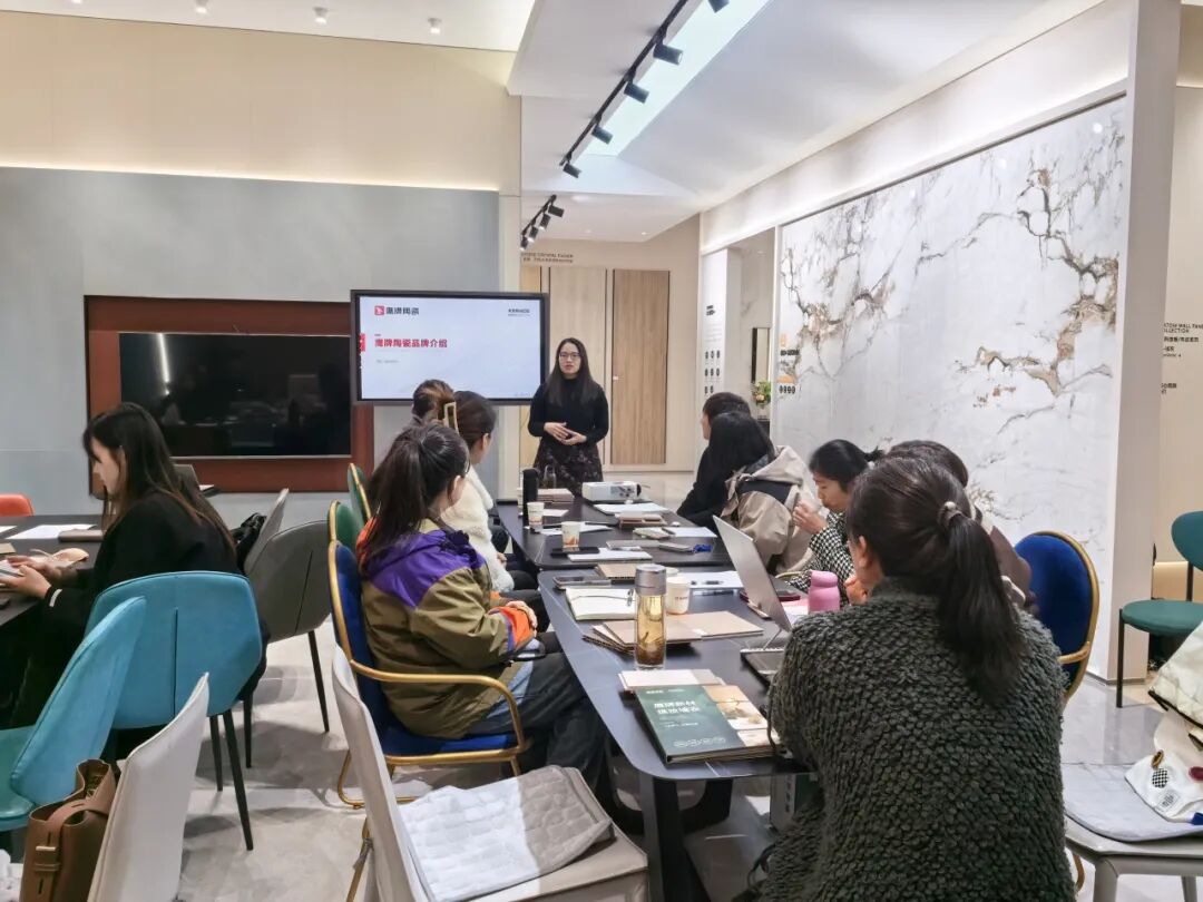 終端賦能 聚力增長(zhǎng)|2025鷹牌陶瓷+新材培訓(xùn)會(huì)【天津站】順利舉行(圖4) 終端賦能 聚力增長(zhǎng)|2025鷹牌陶瓷+新材培訓(xùn)會(huì)【天津站】順利舉行(圖4)