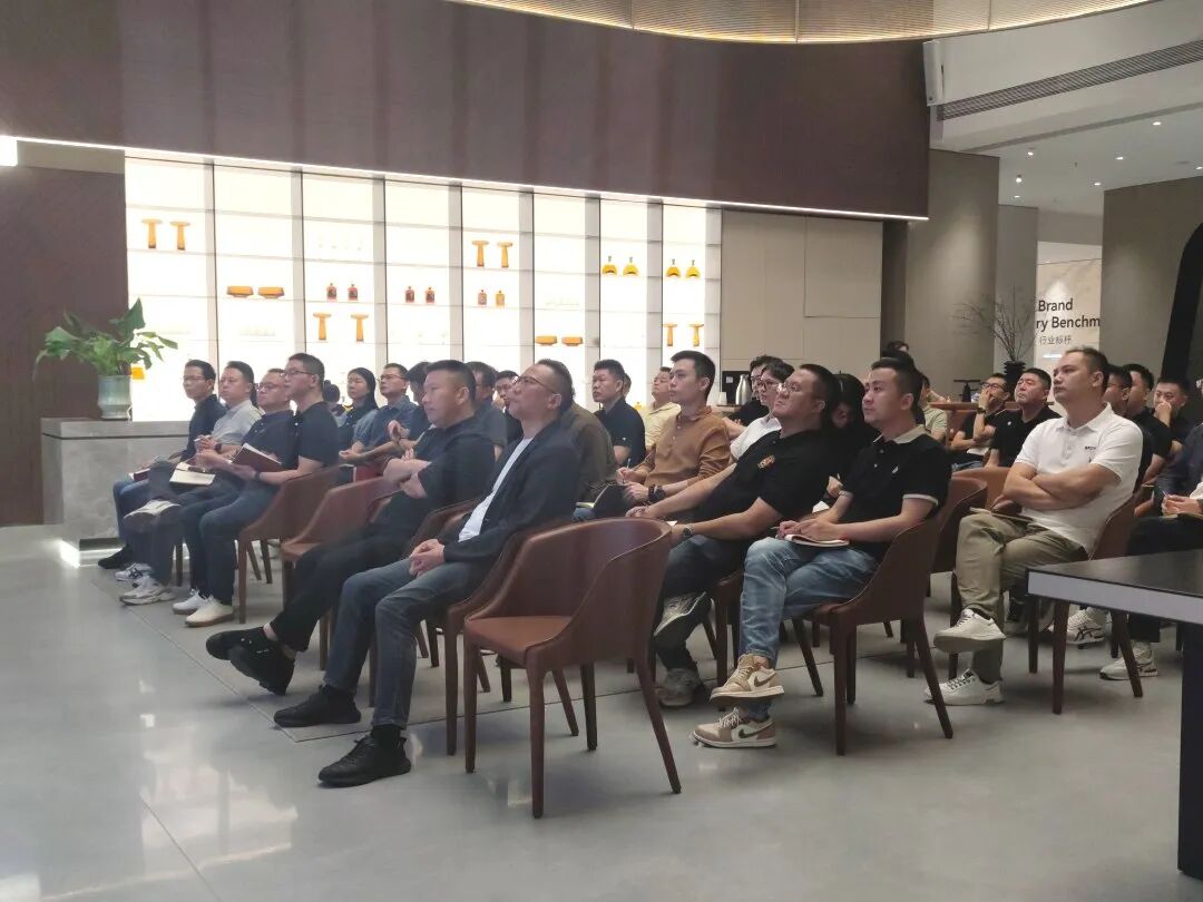 聚勢(shì)增長(zhǎng) 再啟新程|2025年鷹牌集團(tuán)營(yíng)銷(xiāo)會(huì)議順利舉行(圖2) 聚勢(shì)增長(zhǎng) 再啟新程|2025年鷹牌集團(tuán)營(yíng)銷(xiāo)會(huì)議順利舉行(圖2)